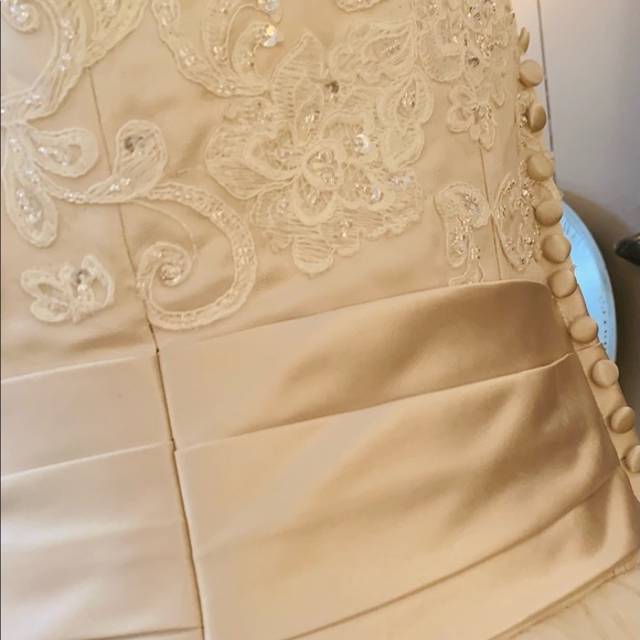 Beautiful candlelight sleeveless wedding dress 12 - Picture 5 of 16